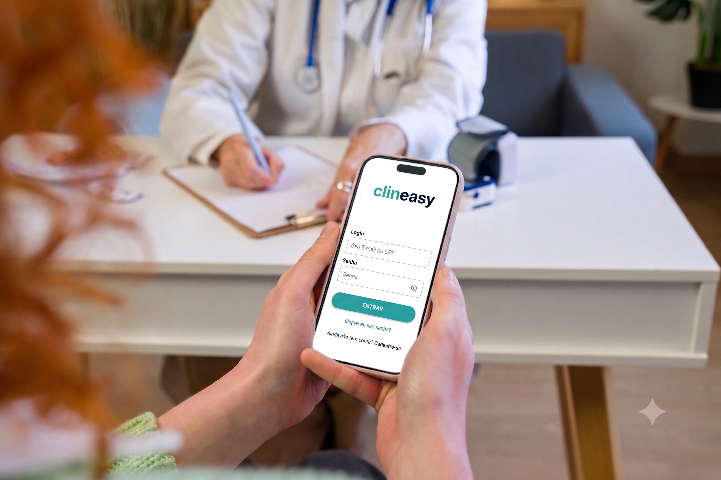 Paciente acompanhando dados de saúde pelo app ClinEasy
